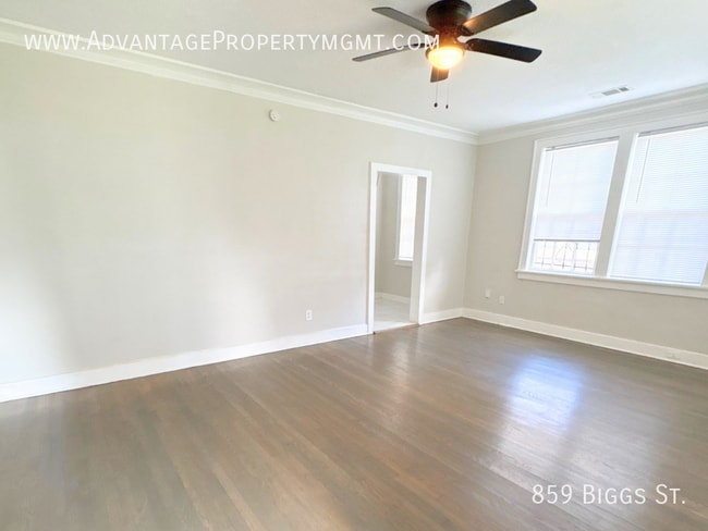 Photo - 859 Biggs St