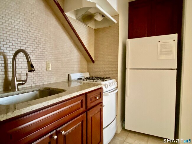 Photo - 239 Edwards St Unit 1B
