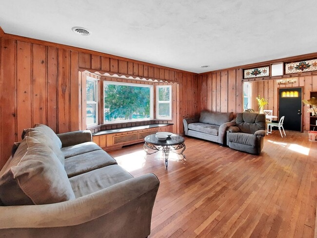 Photo - Spacious 4BR Rancher w/ Separate Basement space & Accessible Features – Sudbrook Park