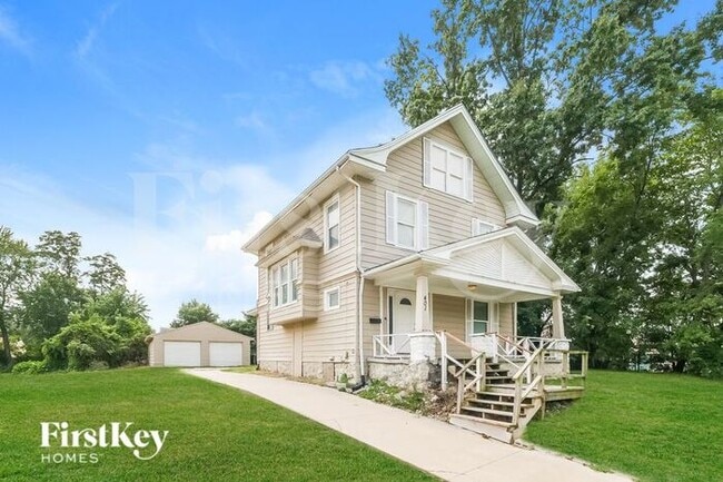 Photo - 401 E College St