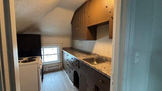 Photo - 46 Walnut St Unit 3rd FL