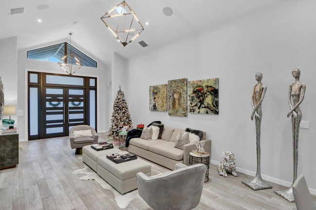 Photo - 5789 Hamilton Way