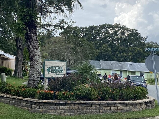 Photo - 1311 Azalea Way