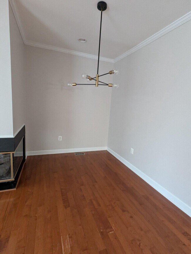 47574 Comer Square