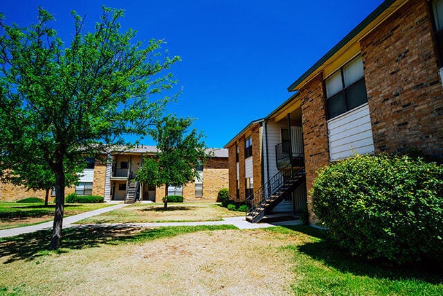CROSS TIMBERS AT GRAND STREET