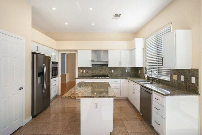 Photo - 5 BED Summerlin home w/ 1ST FLOOR BED AND 3/4 BATH