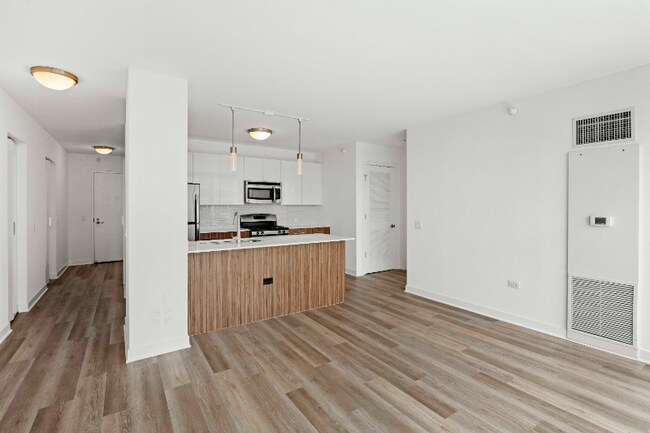 Photo - 350 N Orleans St