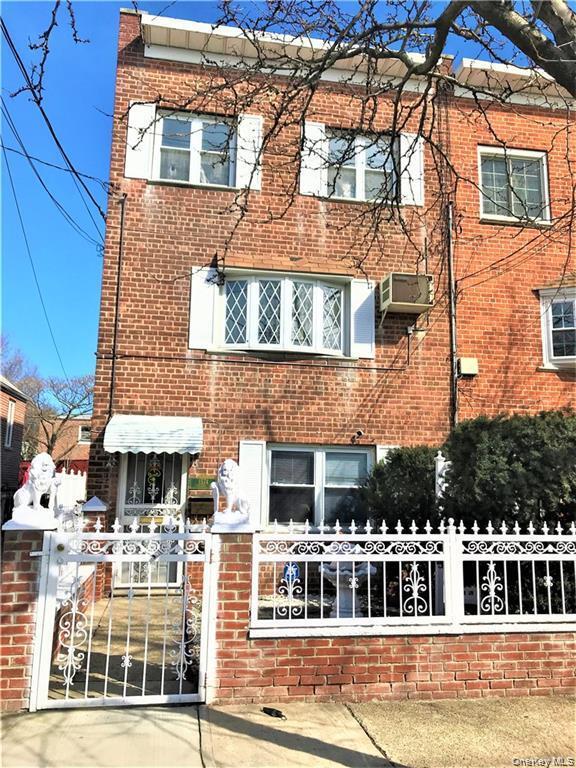 Building Photo - 1574 Paulding Ave Unit 2