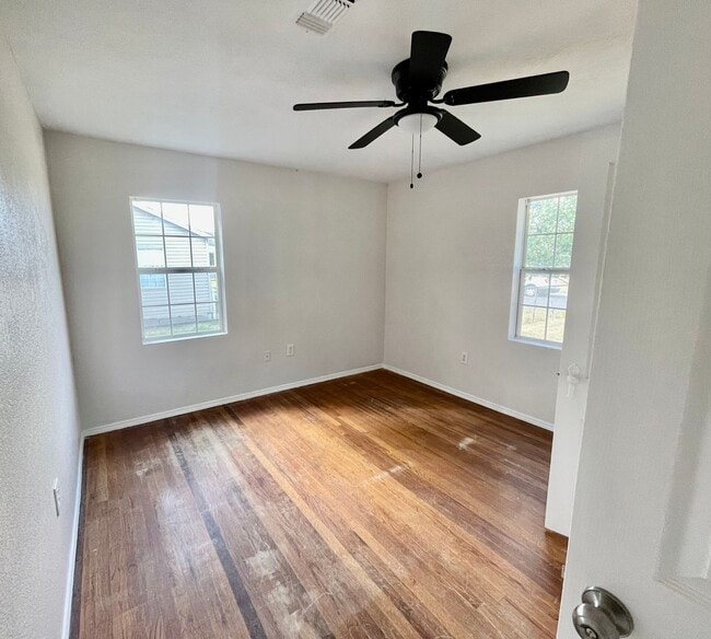 Photo - Updated 4 bedroom home in South Lawn