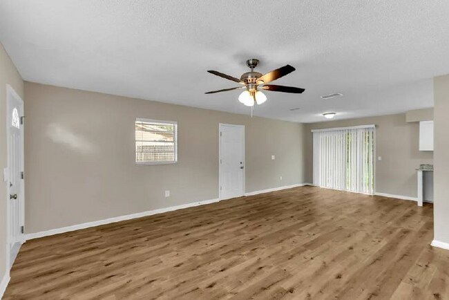 Photo - 910 E Humphrey St