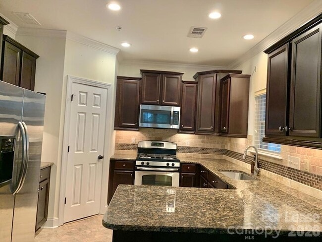 Photo - 15425 Barossa Valley St