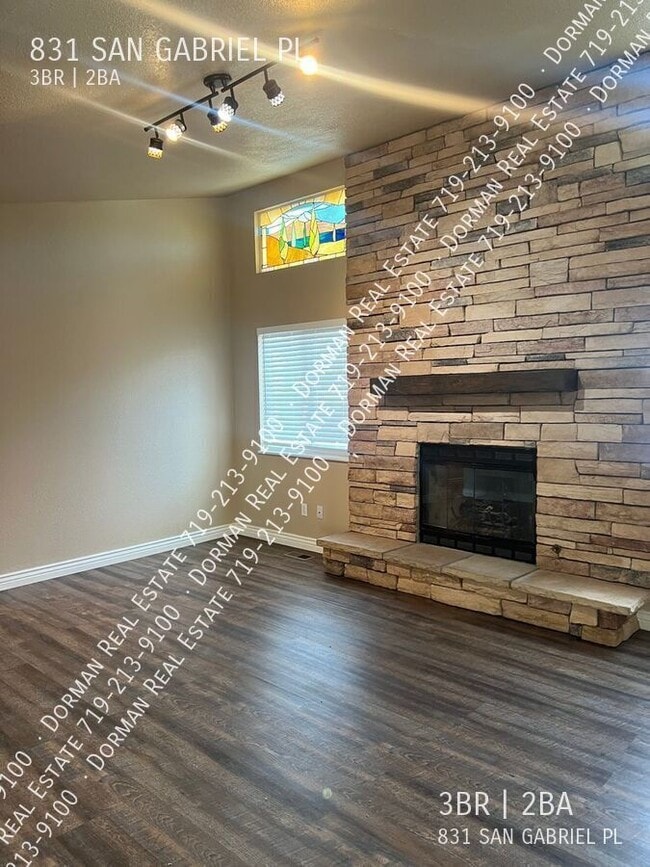 Photo - 831 San Gabriel Pl