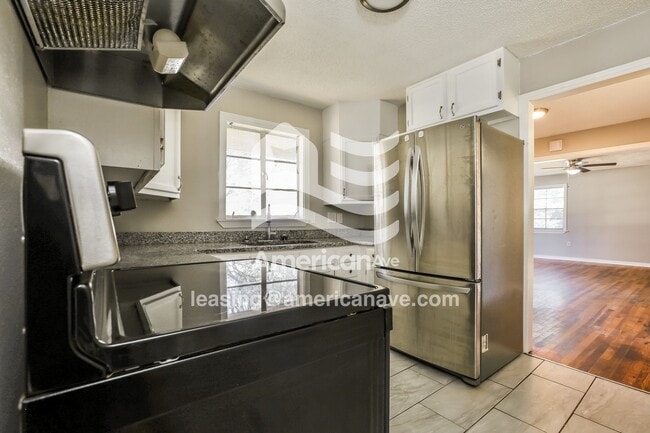 Photo - 400 W 50th St