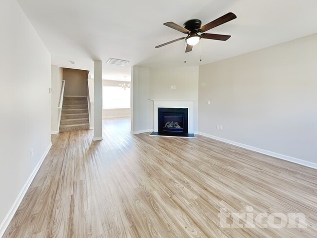 Photo - 747 Markham Cir