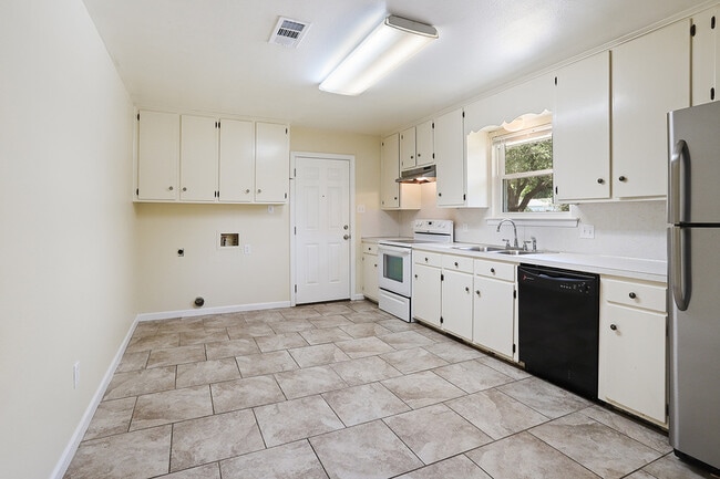 Photo - 4660 Lane Ave