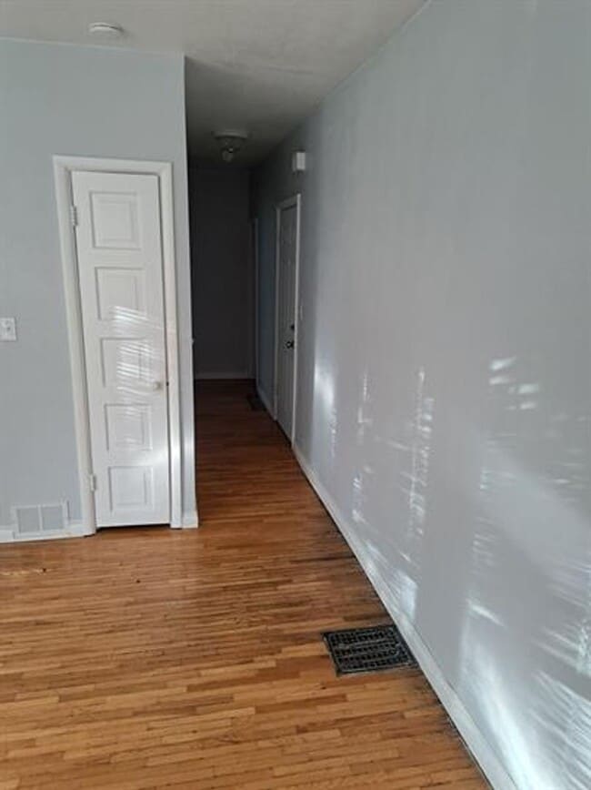 Photo - L986 Unit 02