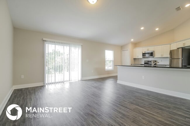 Photo - 417 Athabasca Ct