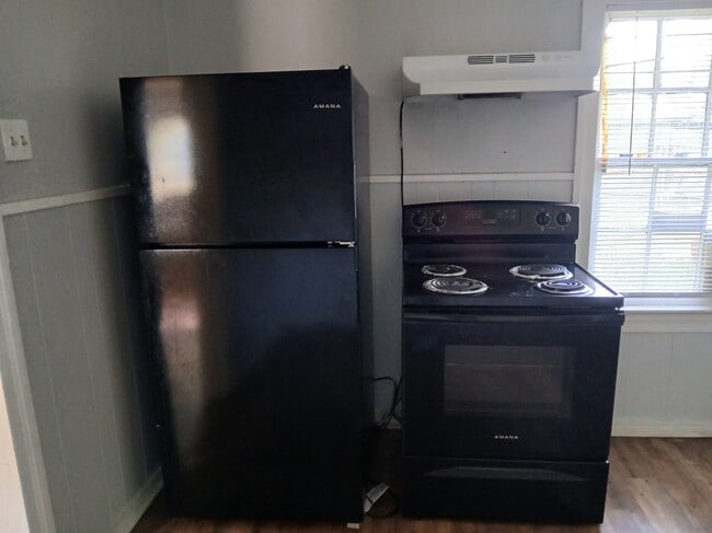 Building Photo - 1305 Hinkle Dr Rental