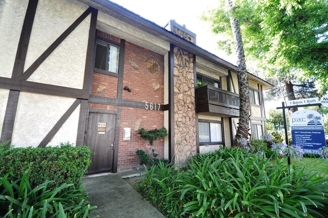 Building Photo - 5617 Woodman Ave Rental