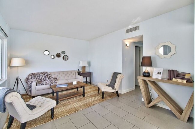 Photo - 801 Turney Apartments