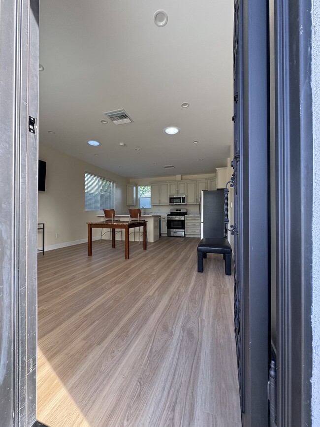 Photo - 19803 Gilmore St