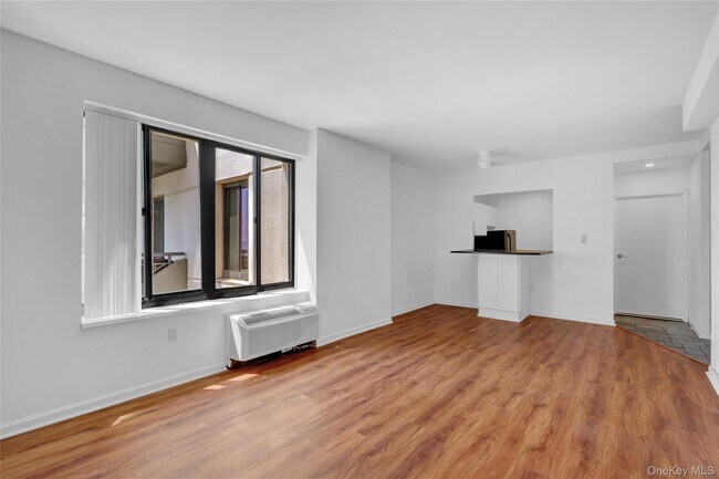 Photo - 100 W Broadway Unit 6Q