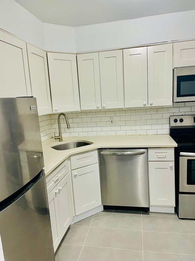 Building Photo - 243 W Post Rd Unit F