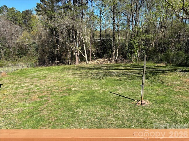 Photo - 194 Lawing St