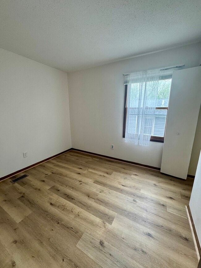 Photo - 5556 N Thornwood Ave