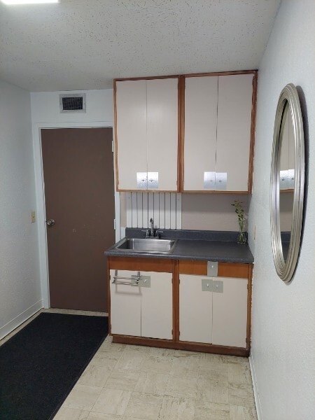 Building Photo - 1200 N Ventura Rd