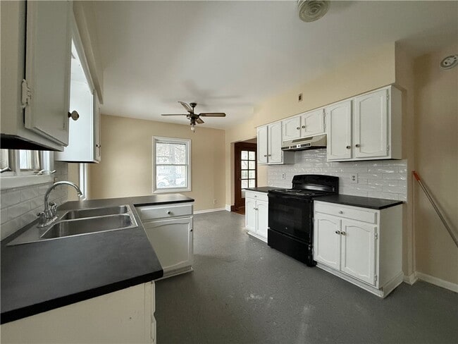 Photo - 127 W Main St