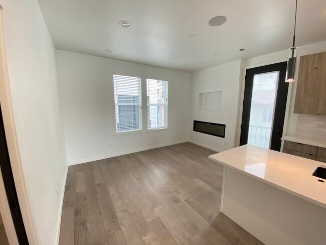 Photo - 1920 Hooker St