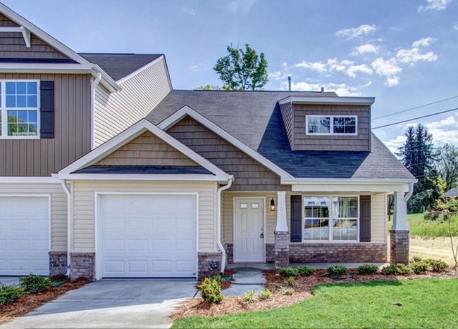 Building Photo - Modern End-Unit Townhome with Main-Level Primary Suite & Loft in Strawberry Creek