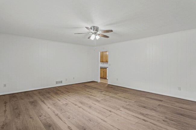 Photo - 6096 Hillpine Dr