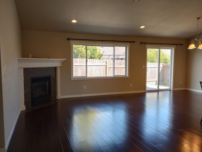 Photo - 5562 Fisher Pl