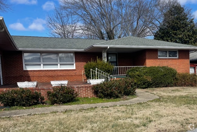 Building Photo - 3 Bedroom 2 Bath Brick Home Church Hill TN
