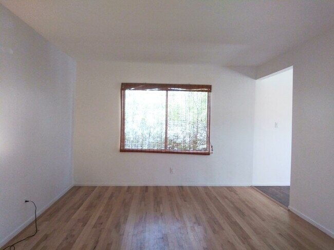 Photo - 417 Bay St Apartments Unit #3