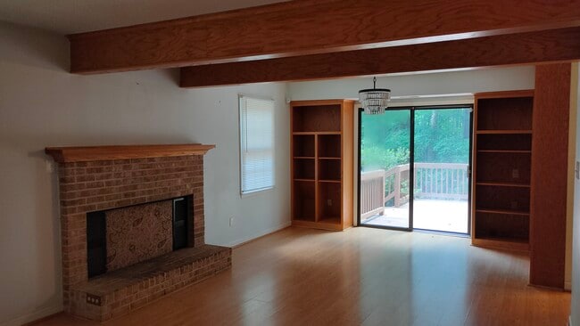 Building Photo - 203 Heidinger Dr Rental