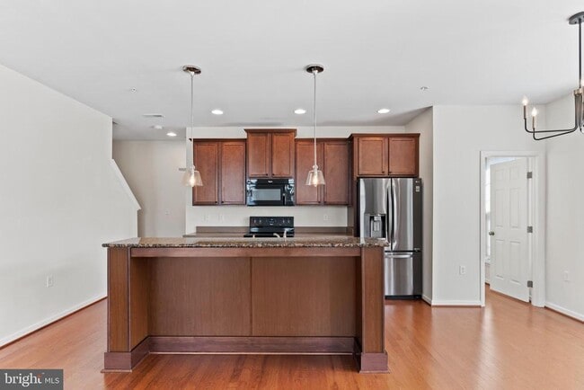 Photo - 3030 Meridian Cmns