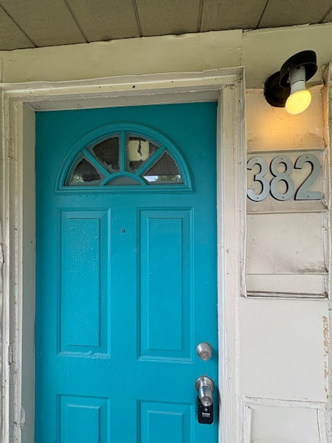 Photo - 3 Bedroom, 1 Bathroom Apartment Rent Ready!