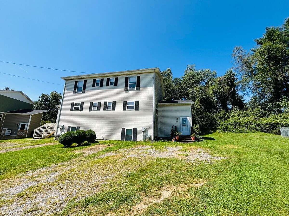 Photo - 270 Wakeman Ct NE