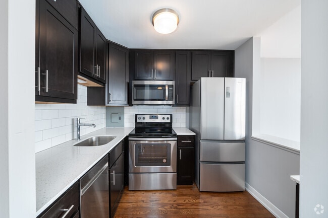 Studio - 600SF -Kitchen - Sheridan Tower - 5650 N Sheridan Rd