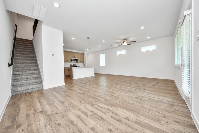 Photo - 2138 Olivos St