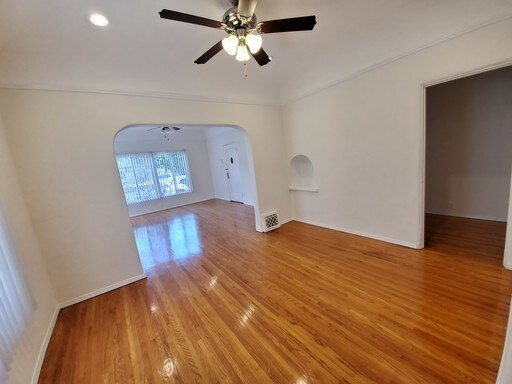 435-437 N Hayworth Ave