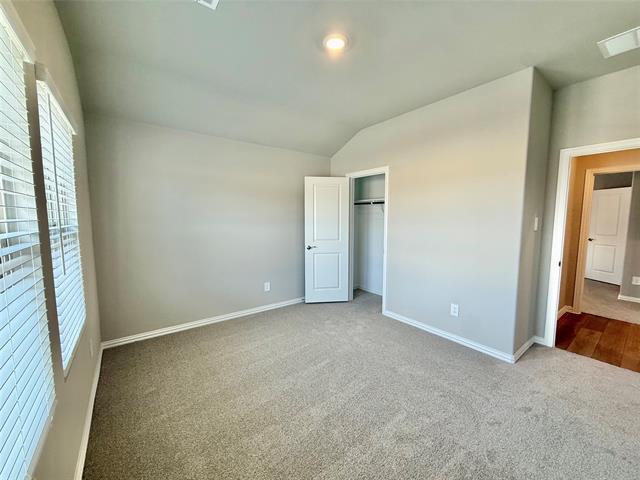 Photo - 2104 Rannoch St