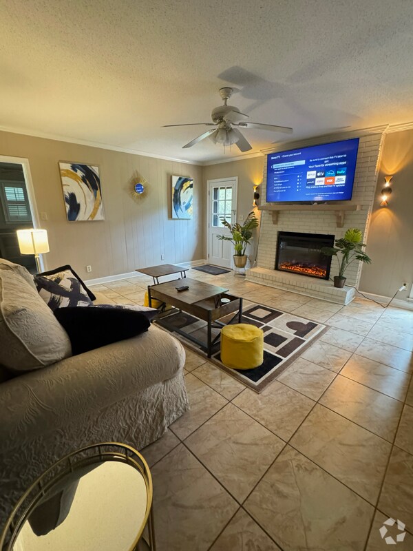 Building Photo - 2221 Wallington Dr Rental