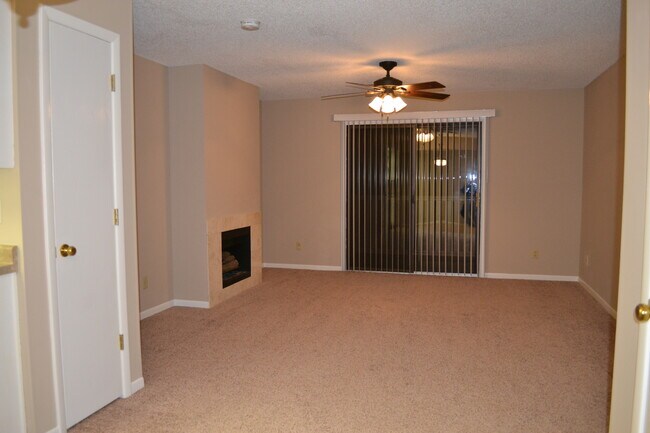 Photo - 464 Woodside Trail Unidad #A-11