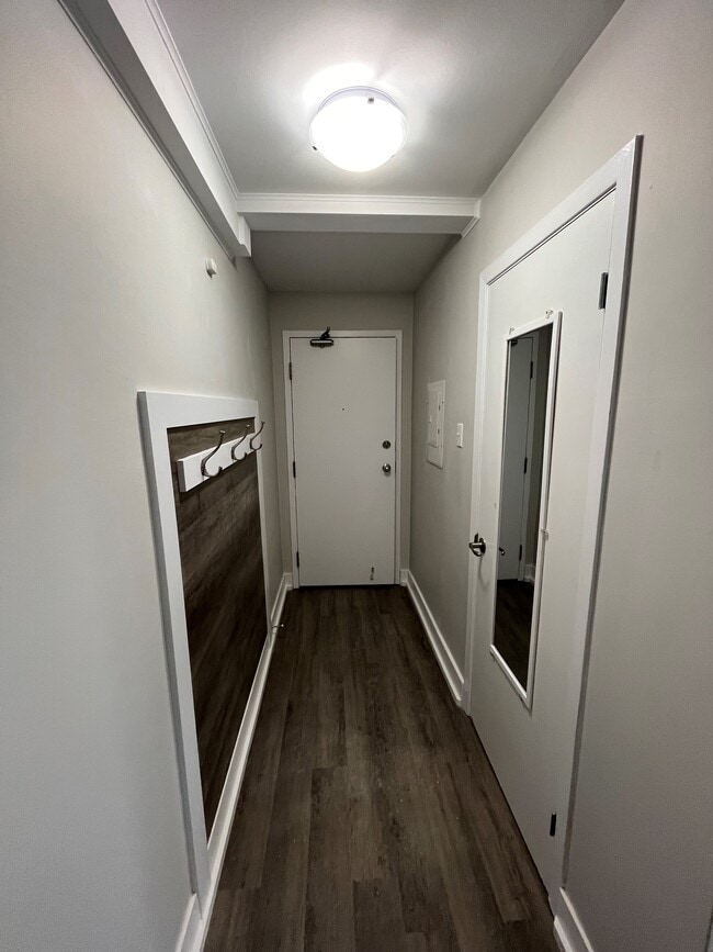 Photo - WELCOME TO PINECREST DRIVE - ONE BEDROOM APARTMENT AVAILABLE Unit 3