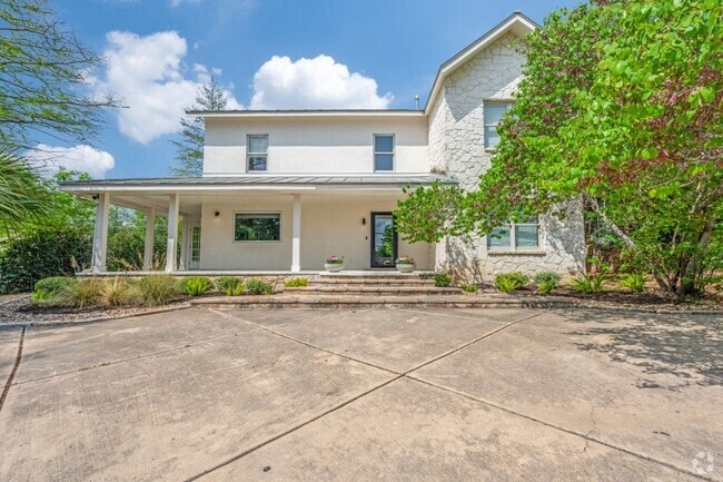 Building Photo - BEAUTIFUL TERRELL HILLS 5-BEDROOM HOME