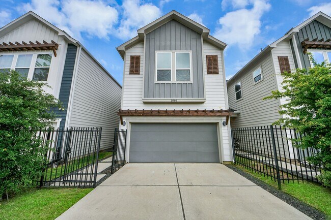 Photo - 1066 Mansfield St